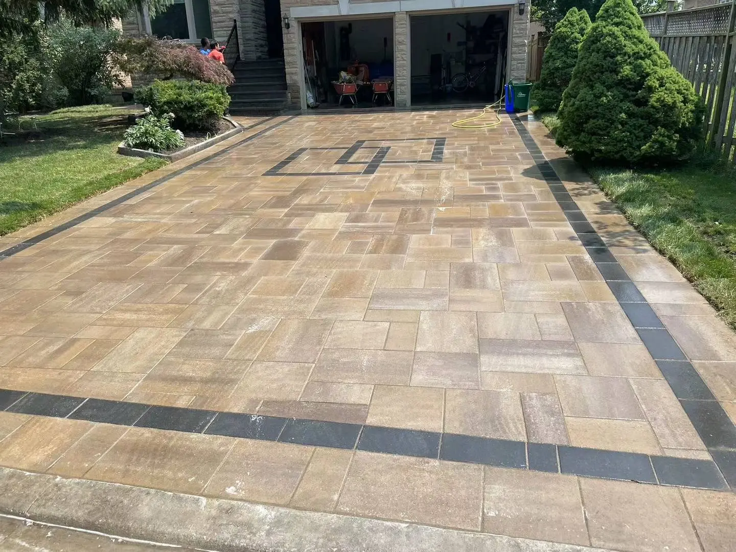 Richmond Hill Drive way