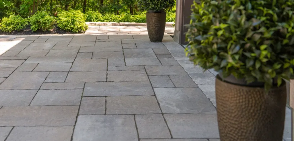 Windermere-Flagstone_Paver_CliffsideGrey-1300x624.webp