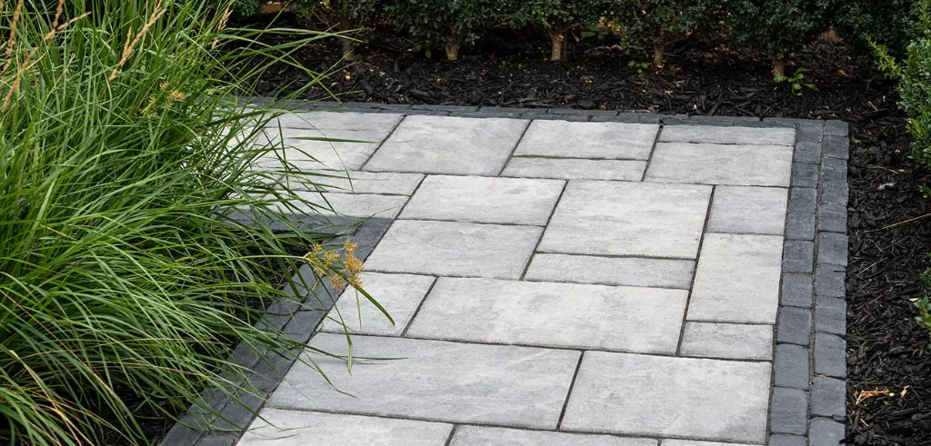 Beacon-Hill-Flagstone_Closeup_Granite-1300x624.webp