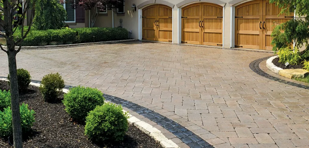 Brussels-Block_Driveways_Sandstone_4734-1300x624.webp
