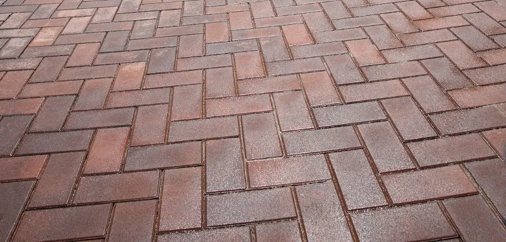 Holland-Premier_Driveway_Heritage-Brown_2276-1300x624.webp