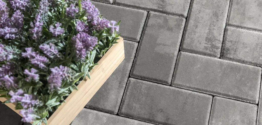 Holland-Premier_Paver_Granite_2-1300x624.webp