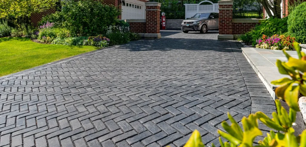 Town-Hall_Paver_Basalt-1300x624.webp