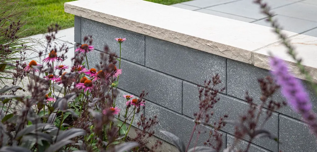 U-Cara_Umbriano_Seat-Wall_French-Grey_1-1300x624.webp